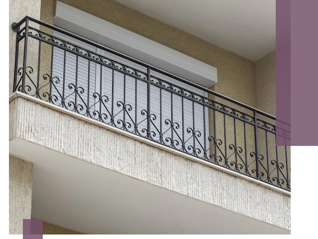 Балконные ограждения из металла и стекла в Бугульме для домов